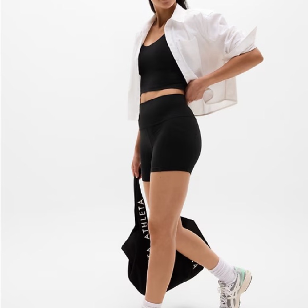 Athleta salutation 5 inch short black